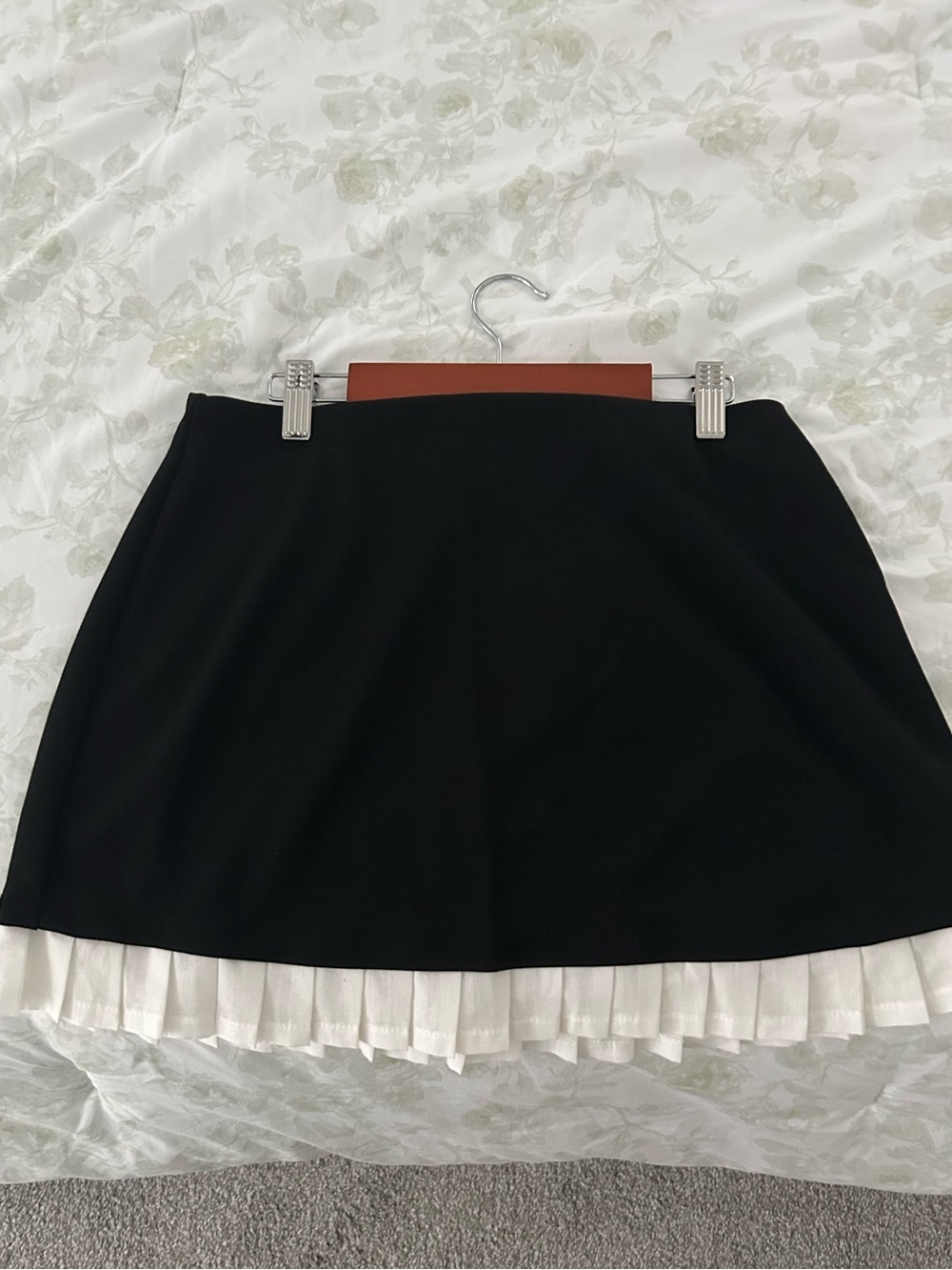 Boutique Black with White Pleated Hem skirt